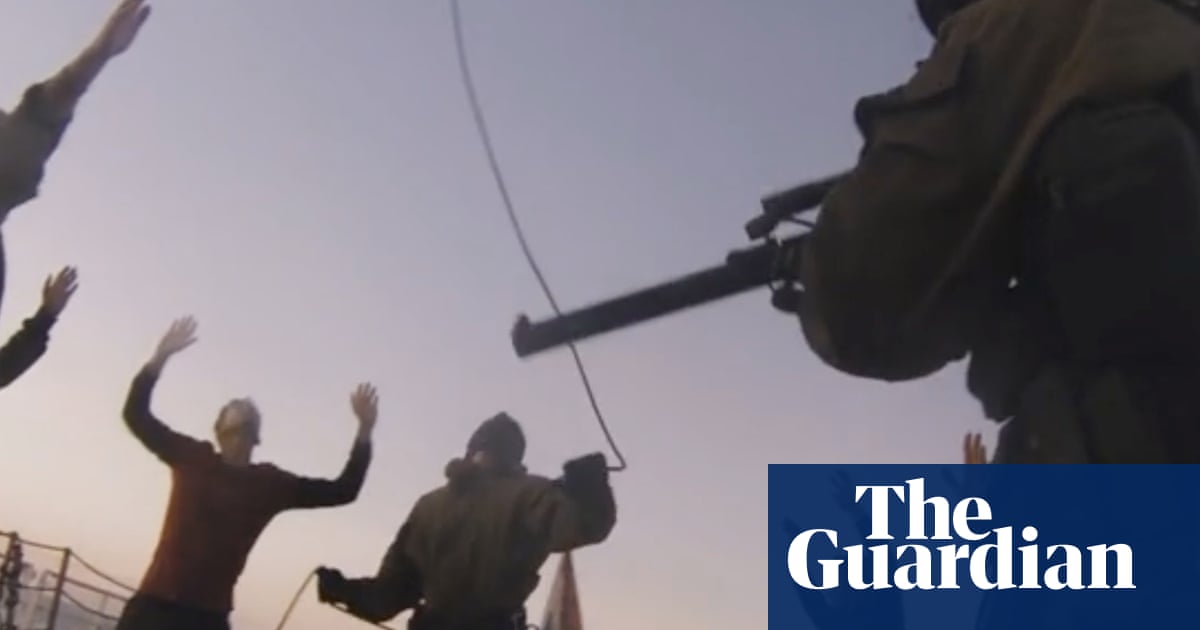 “Desenvainaron sus cuchillos y comenzaron a apuñalar”: cuando Putin atacó a Greenpeace | Televisión y radio “Desenvainaron sus cuchillos y comenzaron a apuñalar”: cuando Putin atacó a Greenpeace | Televisión y radio