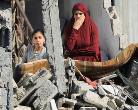 Aftermath of an Israeli strike on a house in Jabalia, in the northern Gaza Strip<br>Palestinians inspect the site of an Israeli strike on a house in Jabalia, in the northern Gaza Strip May 23, 2025. REUTERS/Mahmoud Issa