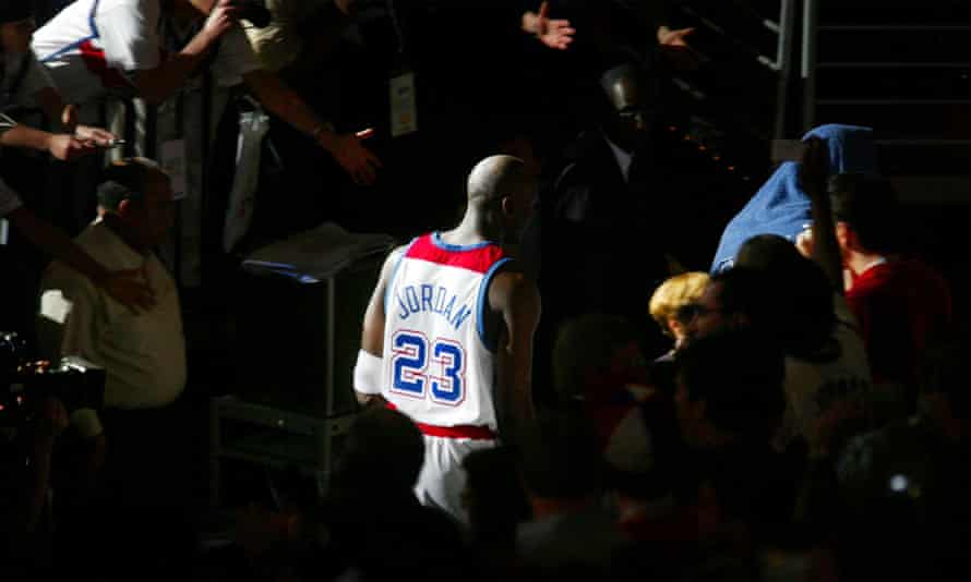 In unretiring, Tom Brady is risking ending his career on a down note, like Michael Jordan did with the Washington Wizards.
