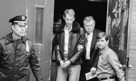Bernhard Goetz, escorted by detectives.