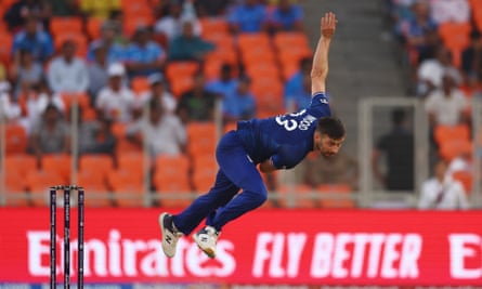 Mark Wood bowls for England against Australia/