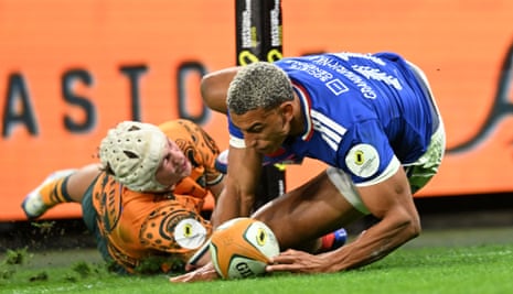 Aaron Grandidier-Nkanang puts France back in front.