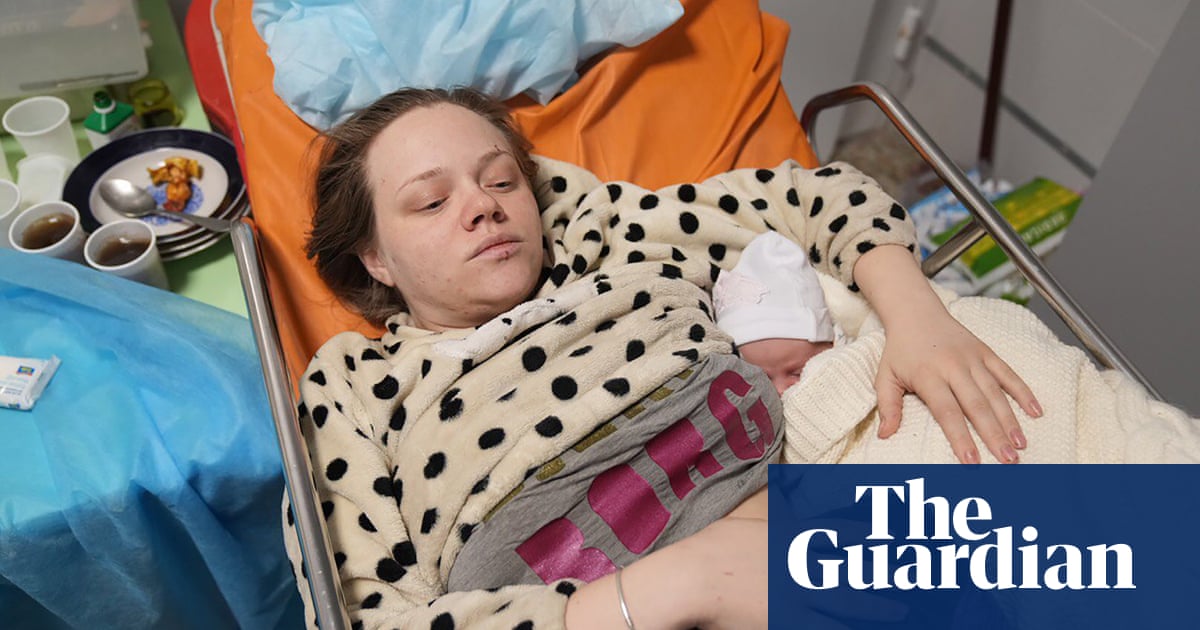 Ukraine woman who escaped Mariupol maternity ward gives birth