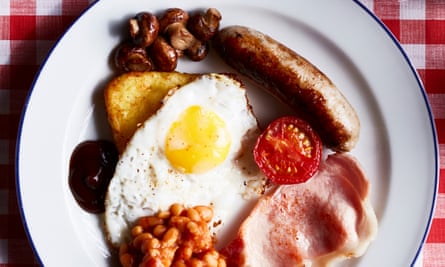 Full English breakfast, including button mushrooms.
