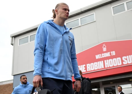 Nottingham Forest v Manchester City, Everton v Leeds and more: clockwatch – live | Premier League 6 Manchester City striker Erling Haaland arrives at the City Ground for his team’s match against Nottingham Forest.