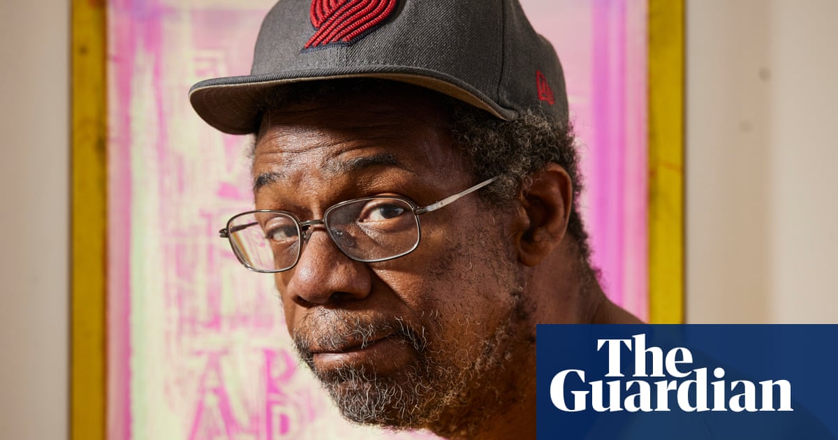 Американският художник стана известен с това че пълзи по 42 ра