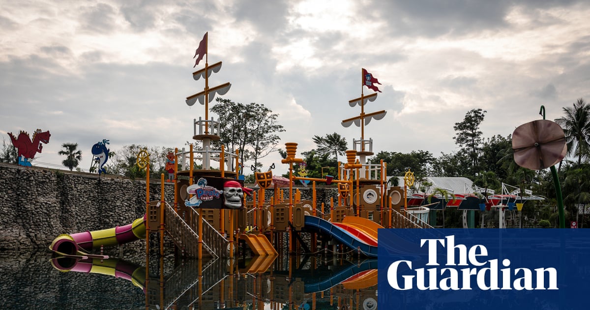 Severe Flooding Forces Closure of Thailand's Historic Siam Amazing Park