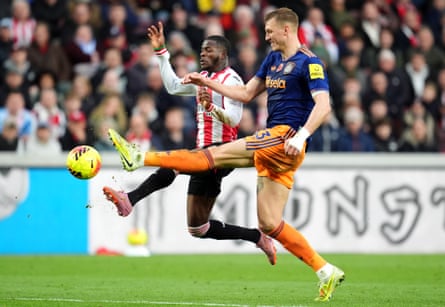 Newcastle’s Dan Burn (right) fouls Brentford’s Dango Ouattara, resulting in a red card.