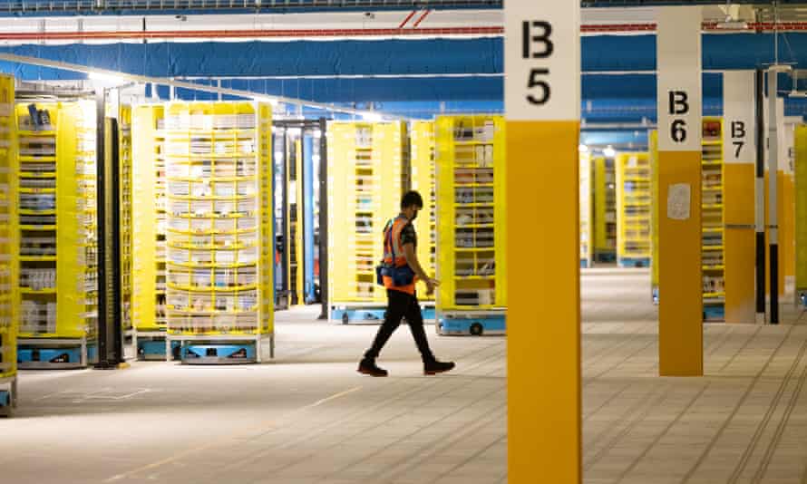 TravelGuides - When Amazon came to town: Swindon feels strain as new depot sucks up jobs | Amazon 4 Amazon’s warehouse in Swindon
