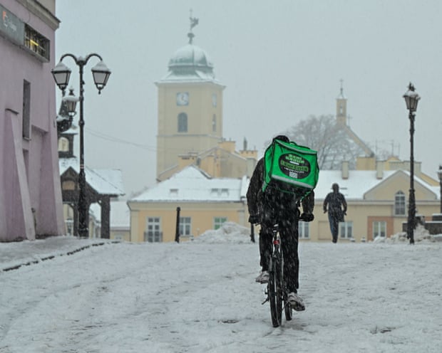 Rastreador meteorológico: Las nevadas cortan el suministro eléctrico en Polonia y las inundaciones devastan Sri Lanka Rastreador meteorológico: Las nevadas cortan el suministro eléctrico en Polonia y las inundaciones devastan Sri Lanka