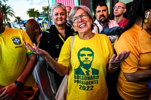 Orlando, US. Supporters of former Brazilian President Jair Bolsonaro arrive to hear him speak at an event at Dezerland Park in Florida