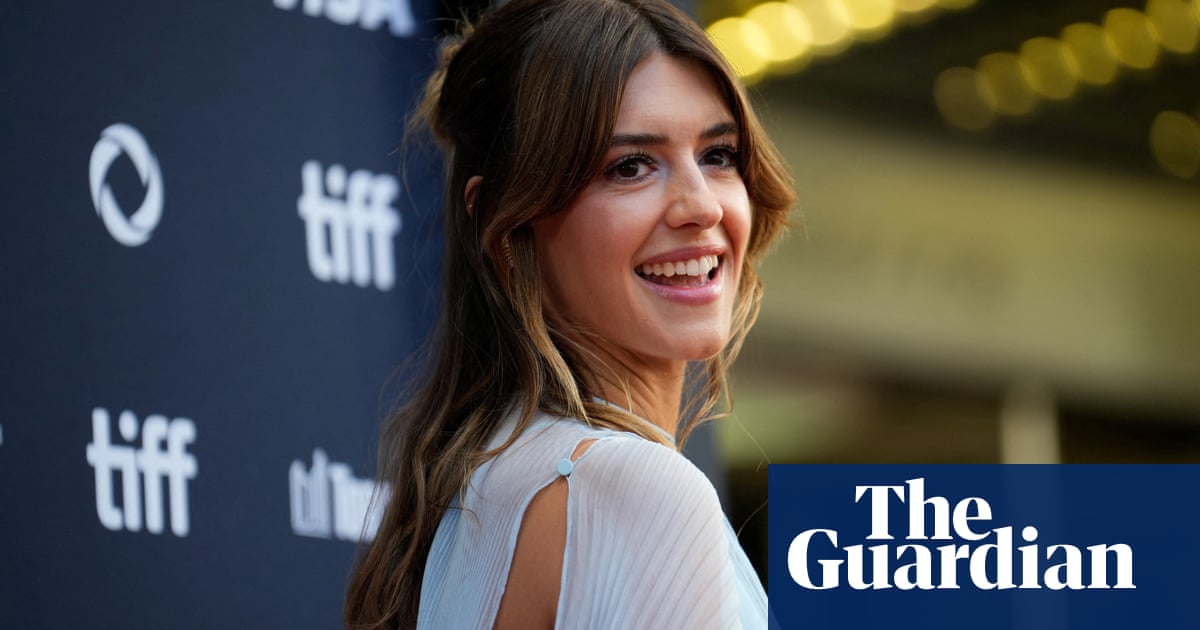 Daisy Edgar-Jones Stars in Cat on a Hot Tin Roof