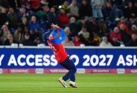 Liam Dawson takes the catch to dismiss Wanindu Hasaranga.