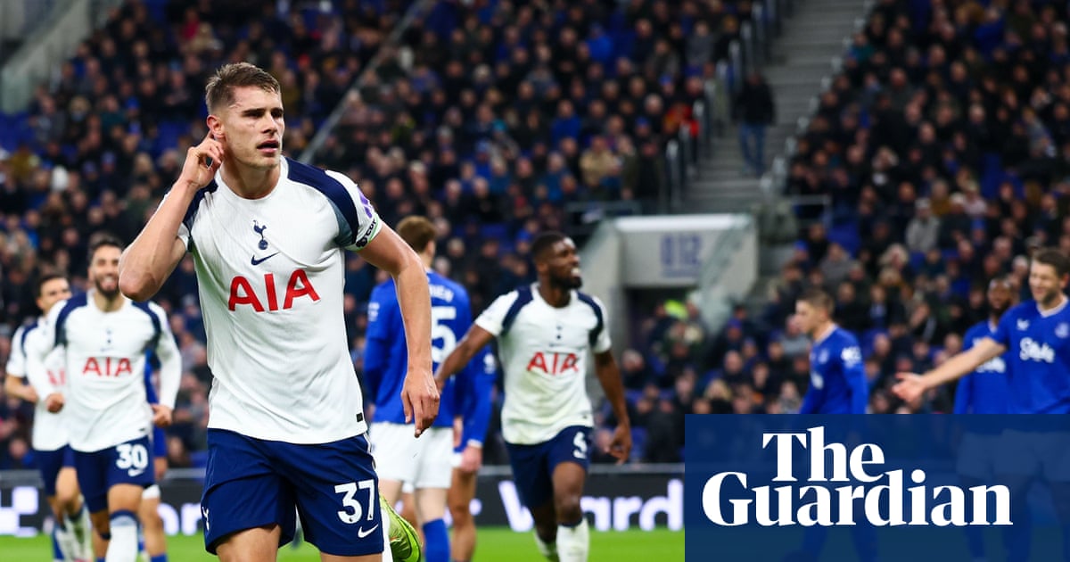 Van de Ven at the double as Tottenham cruise to victory against Everton