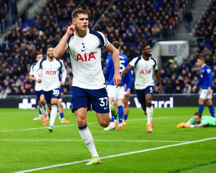 Van de Ven at the double as Tottenham cruise to victory against Everton