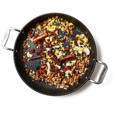 Stir the garlic, ginger, sultanas and grated nutmeg into the onion mix.