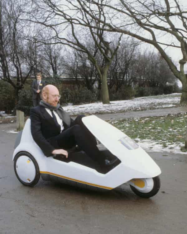 Clive Sinclair demonstrating the C5 with snow on the ground