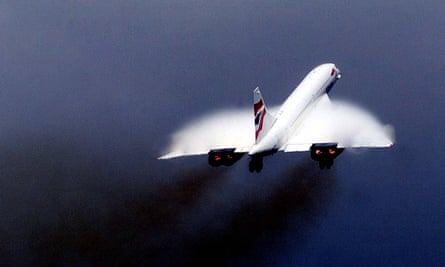 A British Airways Concorde flight shortly after takeoff, July 2000.