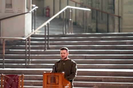 Volodymyr Zelenskiy hablando en Westminster Hall.