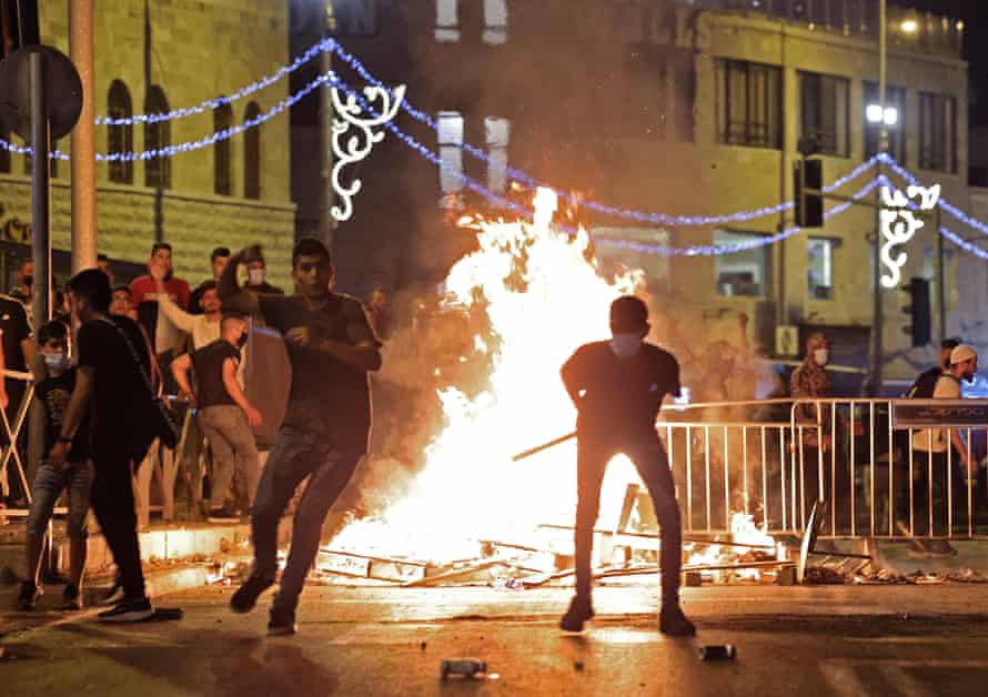 Palestinian protesters hurl stones at Israeli security forces amid clashes in Jerusalem’s Old City on the night of Laylat al-Qadr.