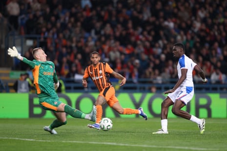 Shakhtar Donetsk keeper Dmytro RiznykIsmaila makes himself big and blocks a shot by Crystal Palace’s Ismaila Sarr.