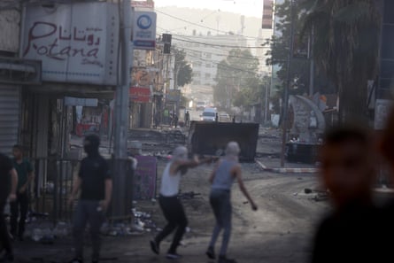 Israeli forces clash with Palestinians in Jenin
