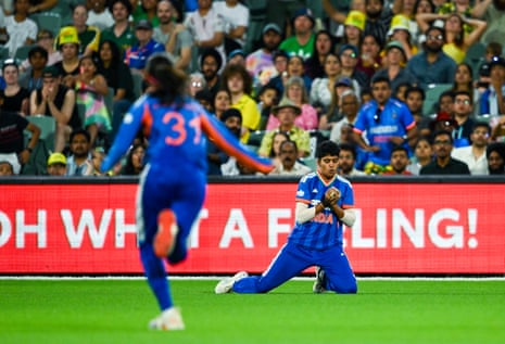 भारत के श्री चरणी.