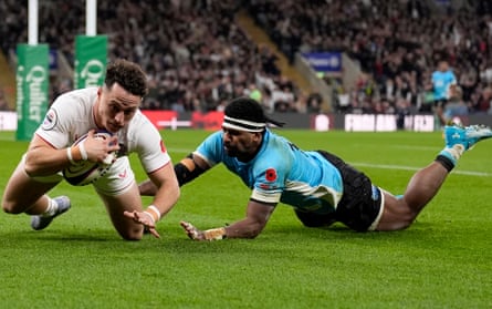 England’s Henry Arundell (left) scores a try against Fiji