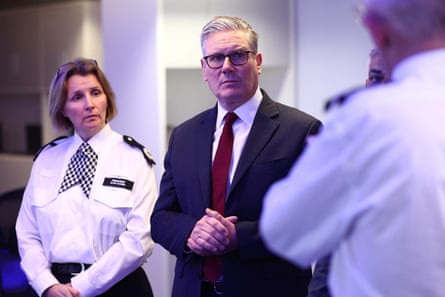 Keir Starmer meets Met police commander Clair Haynes to discuss planning before this weekend’s protests in London.