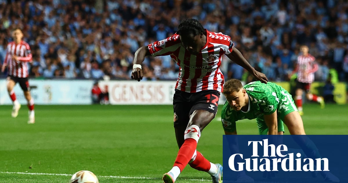 Sunderland Secures Championship Play-Off Lead Over Coventry with Late Winner
