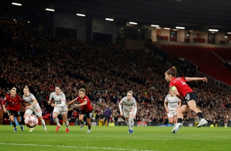 Maya Le Tissier scores for Manchester United.