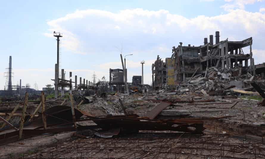 Una vista del territorio dañado de la planta de Azovstal visto en Mariupol el 27 de mayo.