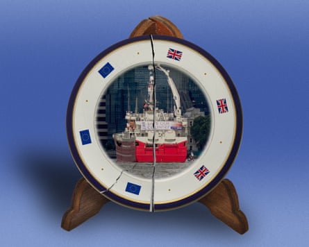 A cracked dinner plate showing the Thames flotilla