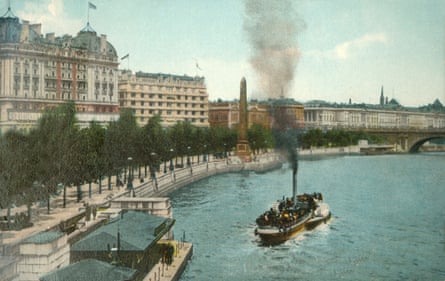A steamship on Victoria Embankment, circa 1907.