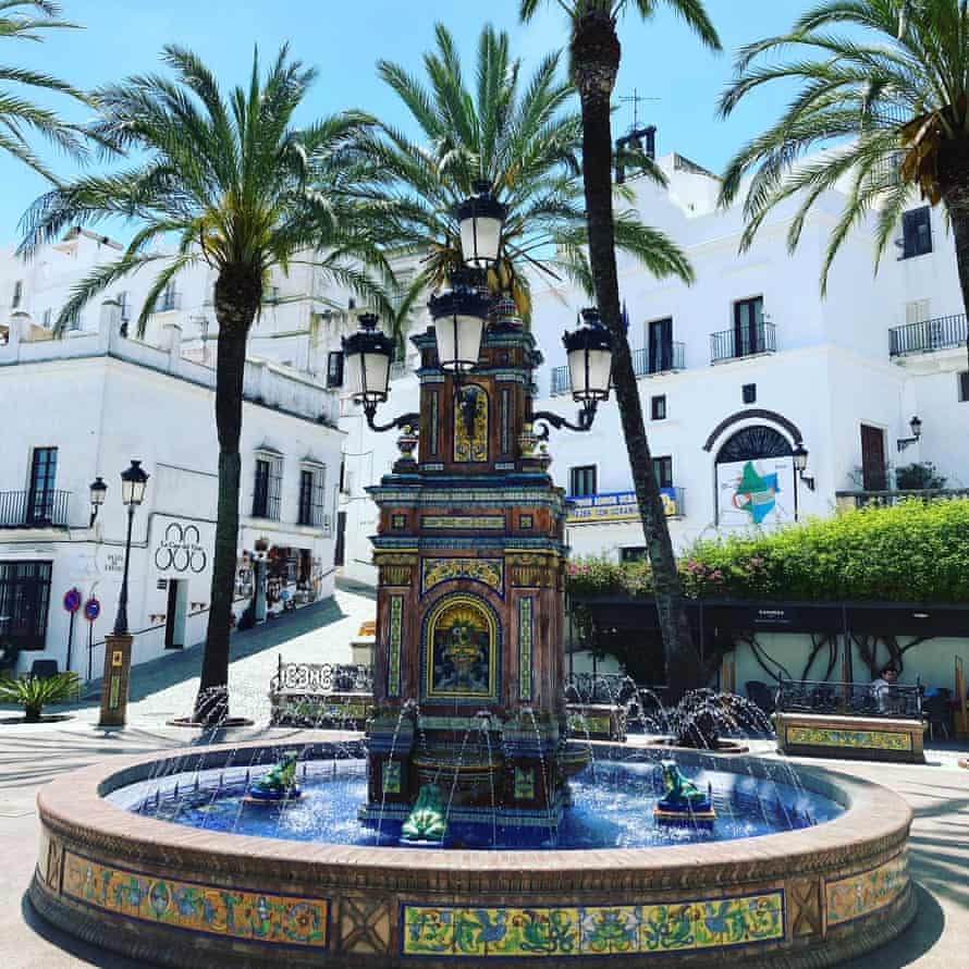 La fuente en la plaza principal de Vejer, justo afuera del Hotel Califa.