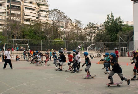 Lots of children in a line on skateboards