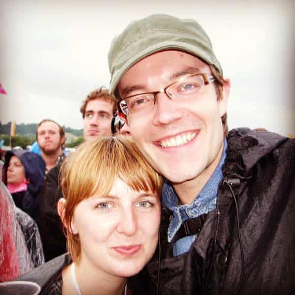 Sarah Phillips och hennes blivande man i Glastonbury.