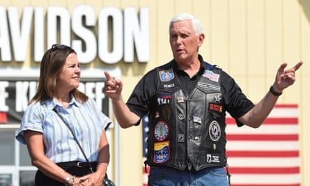 Mike Pence, accompanied by his wife Karen, speaks in Des Moines, Iowa, on 3 June 2023