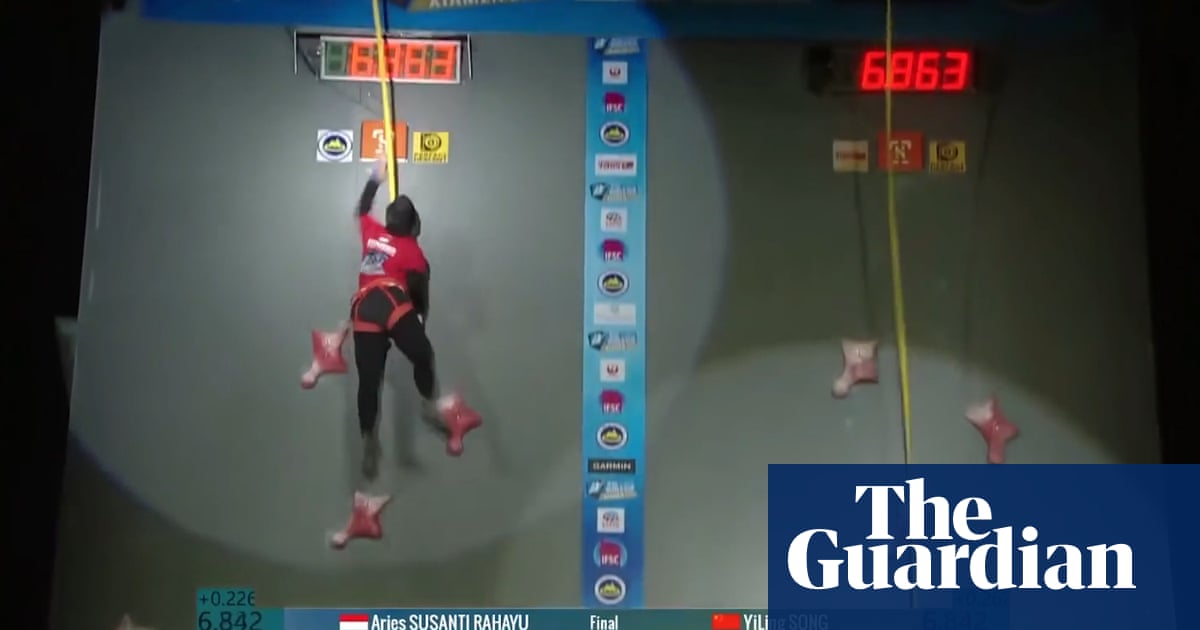 Speed climber Aries Susanti Rahayu breaks world record – video