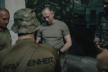 Oleksandr Syrskyi with his troops.
