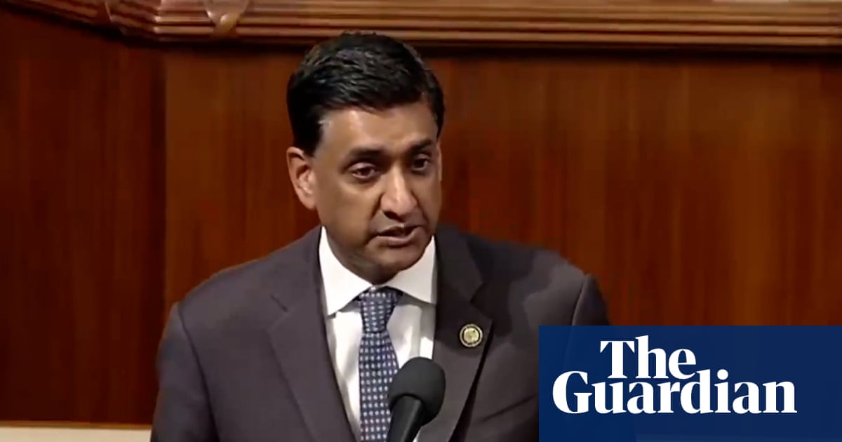 Democrat Ro Khanna reveals six men's names in Epstein files – video