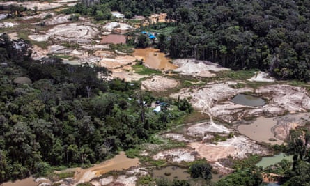 Foto Greenpeace tentang tanah adat Munduruku yang dibuka.
