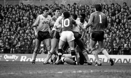 Terry Gibson (No10) has a frank exchange of views with the Arsenal players after a dangerous tackle from Norman Whiteside (on the floor)