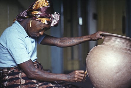 Ladi Kwali decorating a large ceramic pot
