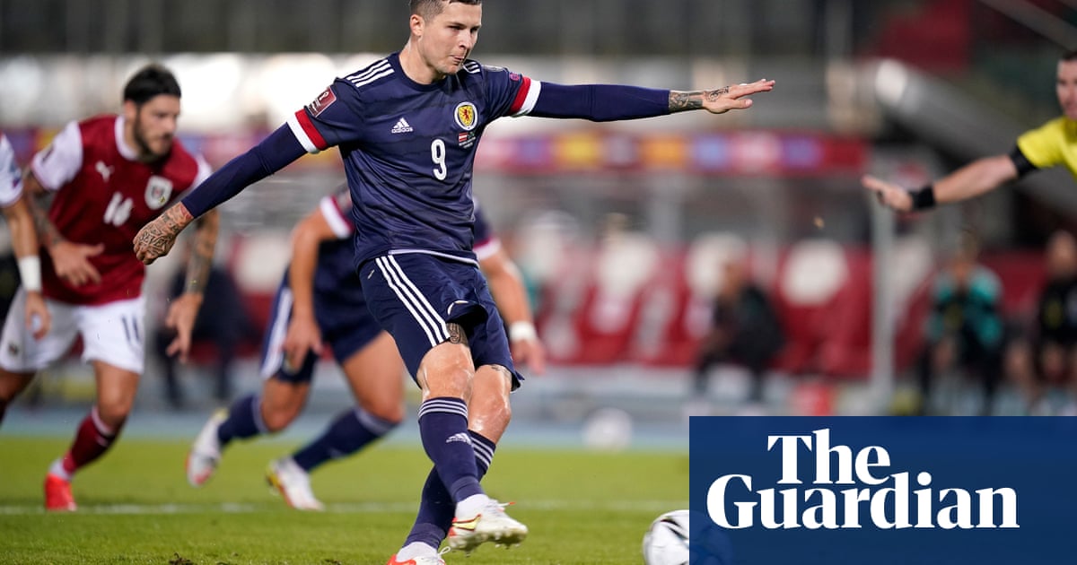 Lyndon Dykes penalty earns Scotland priceless away victory over Austria