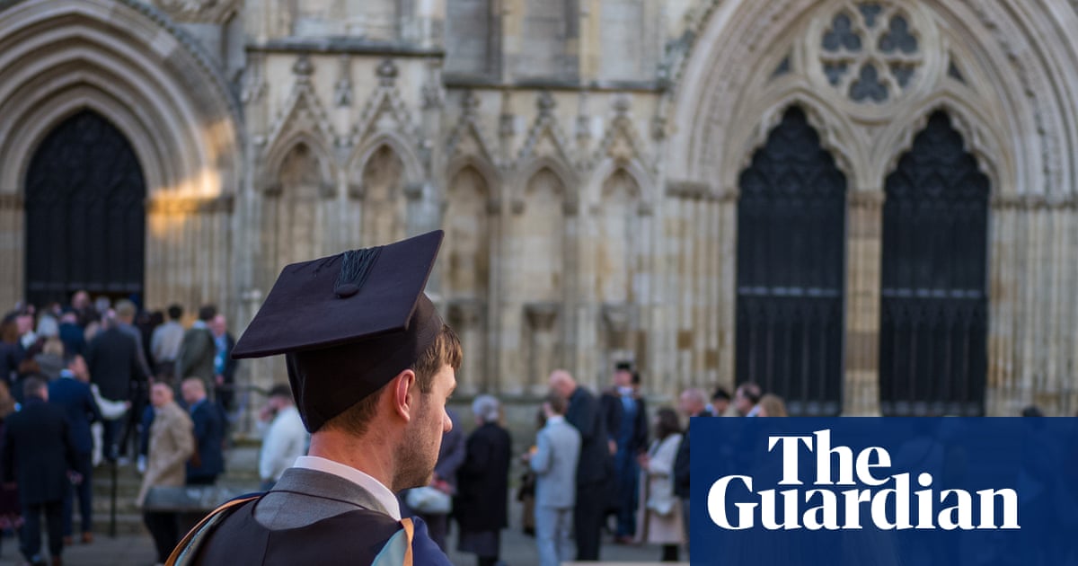 UK universities face ‘financial crisis’ amid collapse in international students | University funding UK universities face ‘financial crisis’ amid collapse in international students | University funding