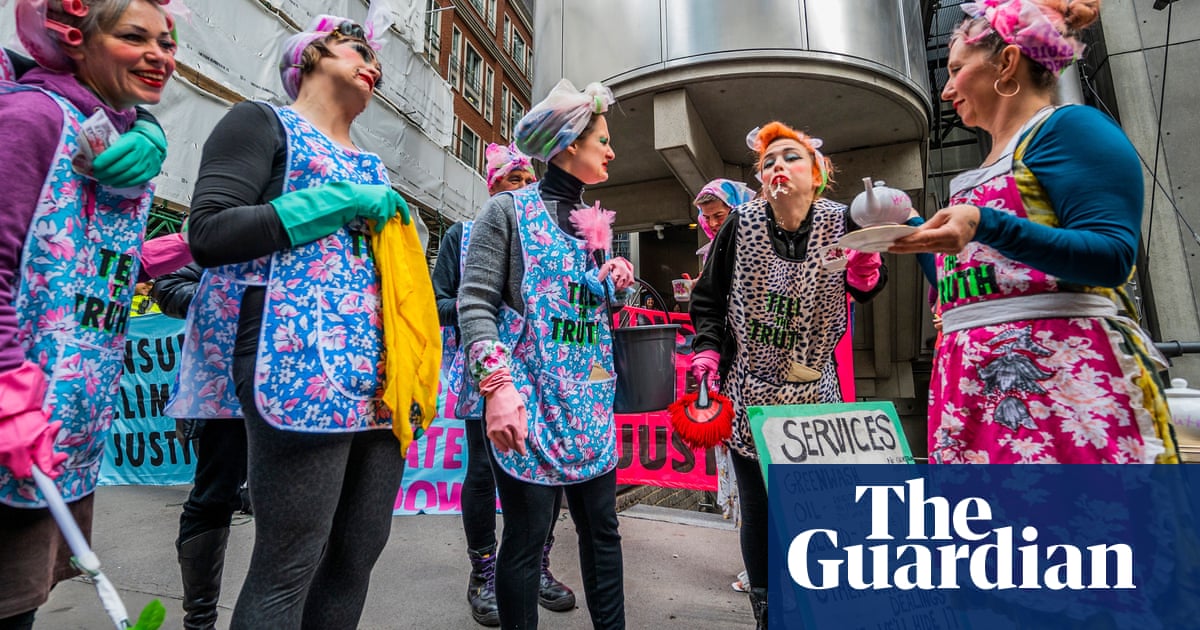 Extinction Rebellion protesters force Lloyd’s of London to close HQ