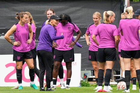 Sarina Wiegman speaks to her players during England’s training session
