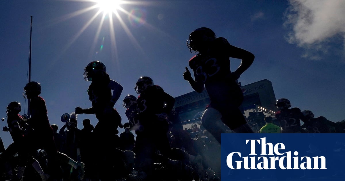 Miami linebacker Adarius Hayes injured in crash that killed two children