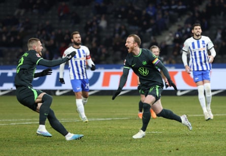Maxi Arnold célèbre après avoir marqué sur place.